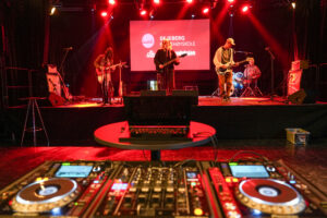 Konsert med musikkproduksjon